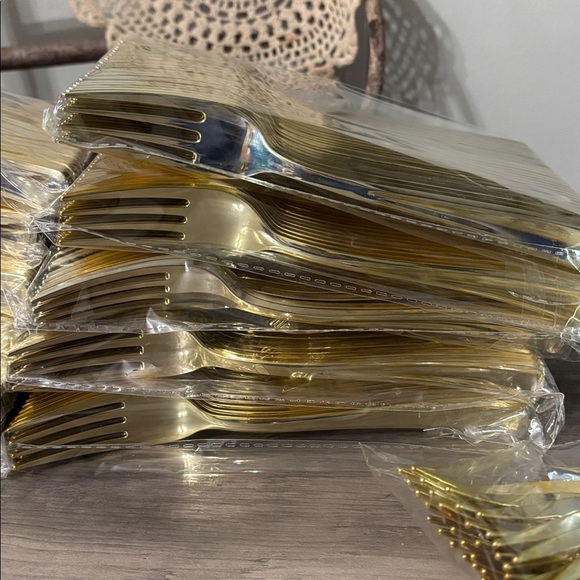 NEW IN ORIGINAL PACKAGING 292 Gold DISPOSABLE Plastic Forks WEDDING RECEPTION - Picture 3 of 5